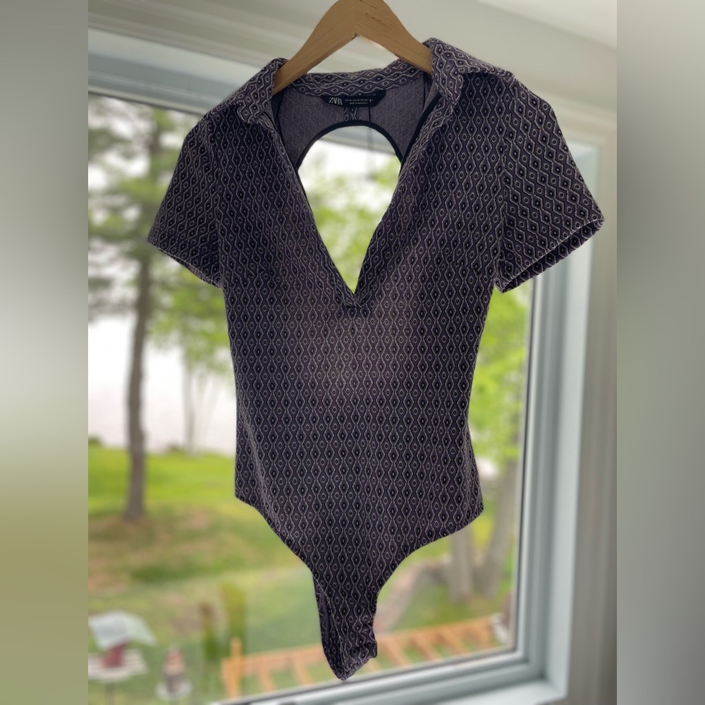 Zara XS bodysuit, open back, snap bottom